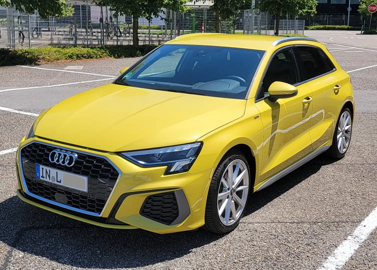 Audi A3 Sportback 2x S line 30 TFSI S tronic Garantie 2028 Yellow - 2