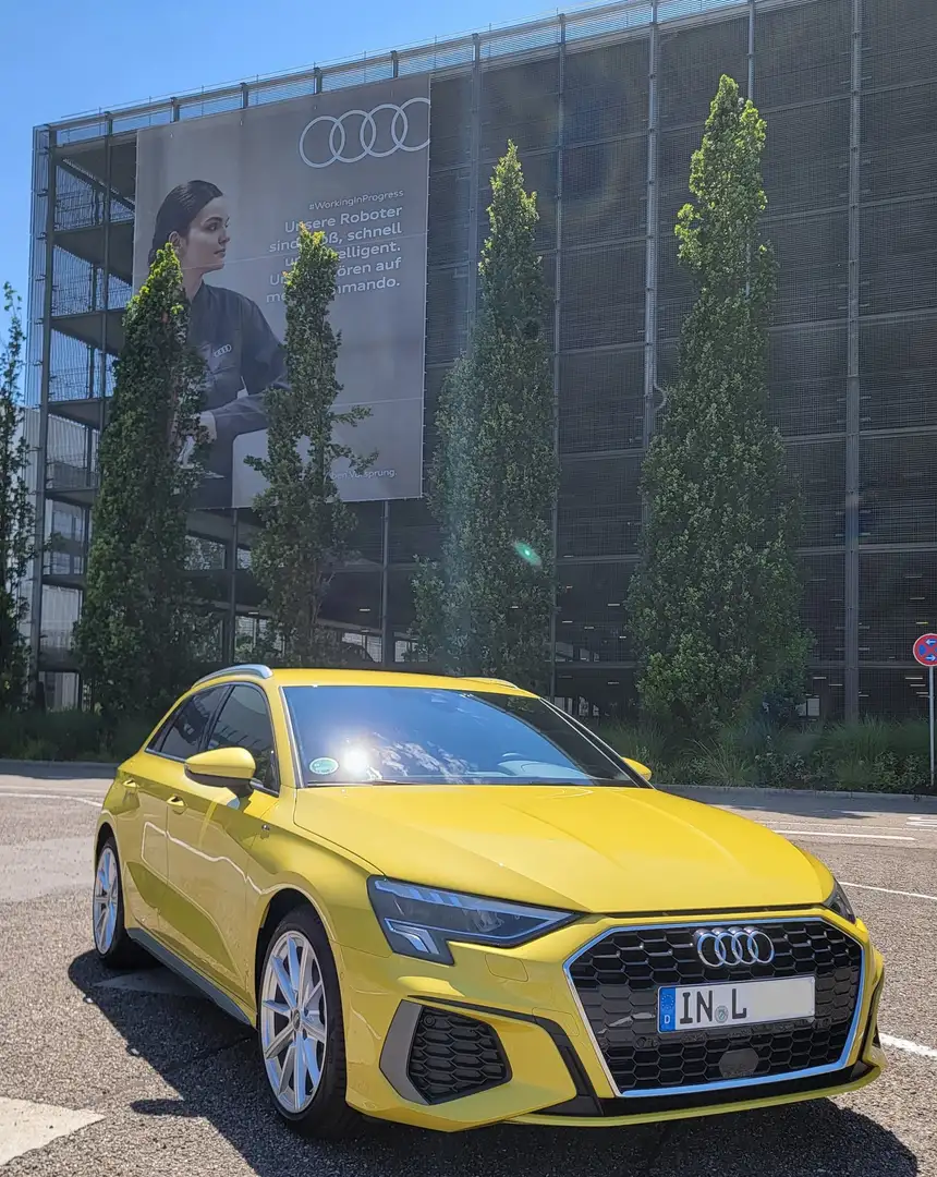 Audi A3 Sportback 2x S line 30 TFSI S tronic Garantie 2028 Yellow - 1
