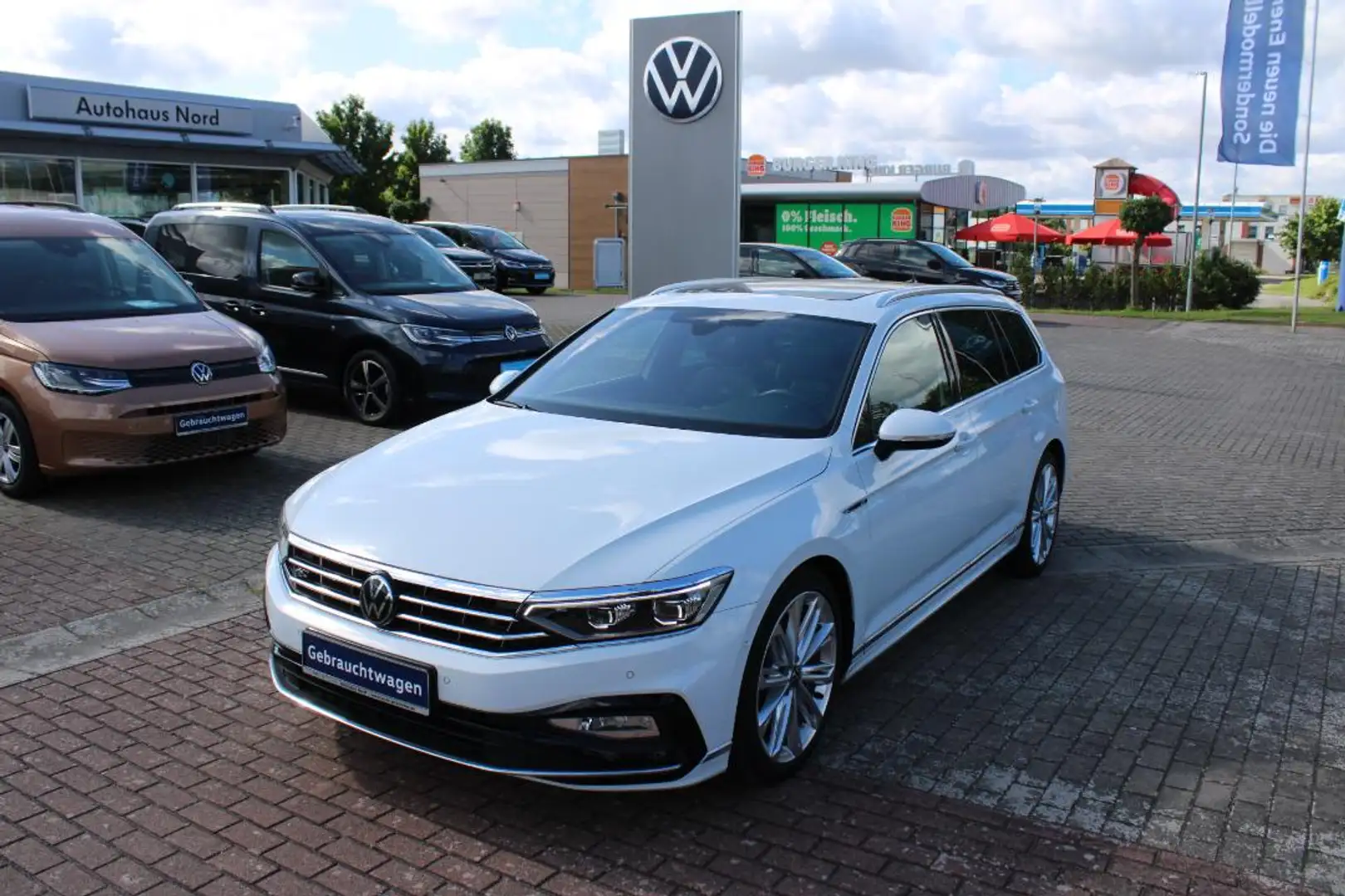 Volkswagen Passat Variant Elegance 2.0 TDI 4Motion R-line AHK Weiß - 1