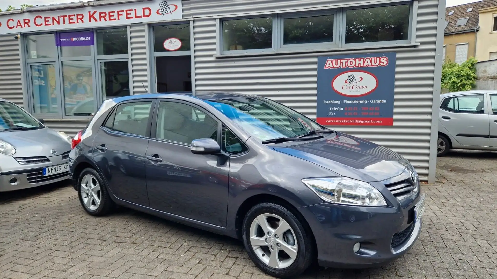 Toyota Auris 1,33 -I-Dual-VVT-i Edition NAVI+PARKSENSOR Grau - 2