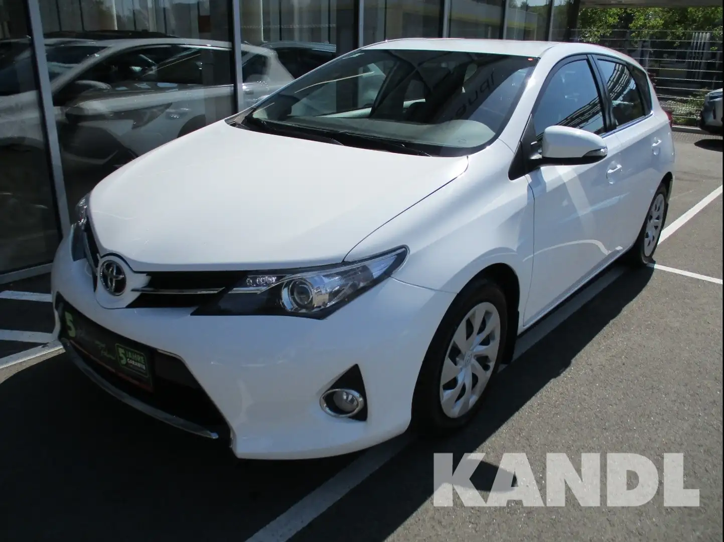 Toyota Auris 1.4 D-4D Active Weiß - 1