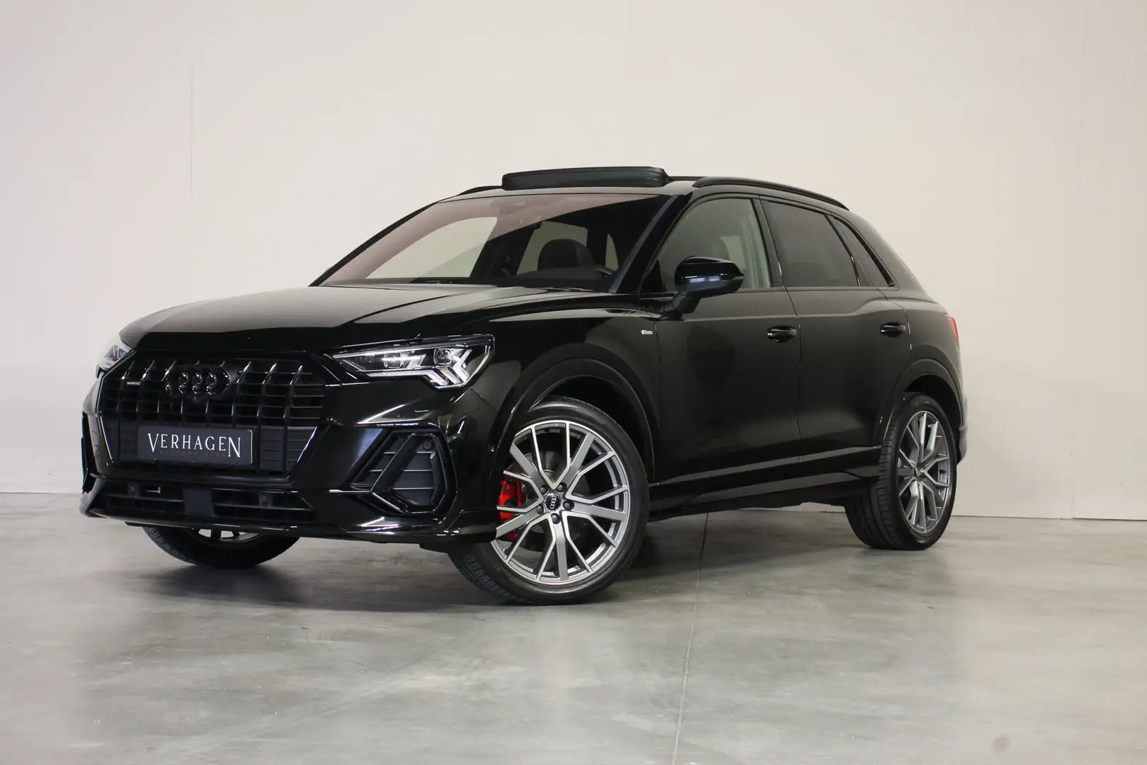 Audi Q3 45 TFSI 230pk Quattro S-line Pano Leer B&O Zwart - 1