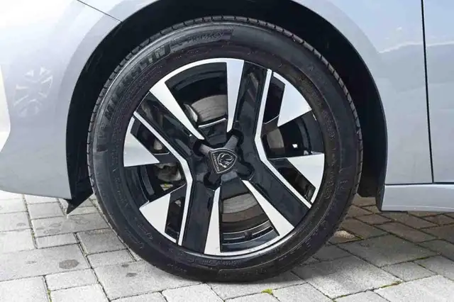 Peugeot 208 view 9