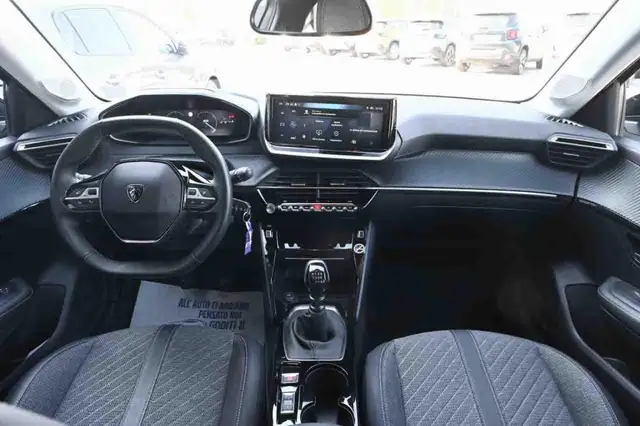 Peugeot 208 view 10