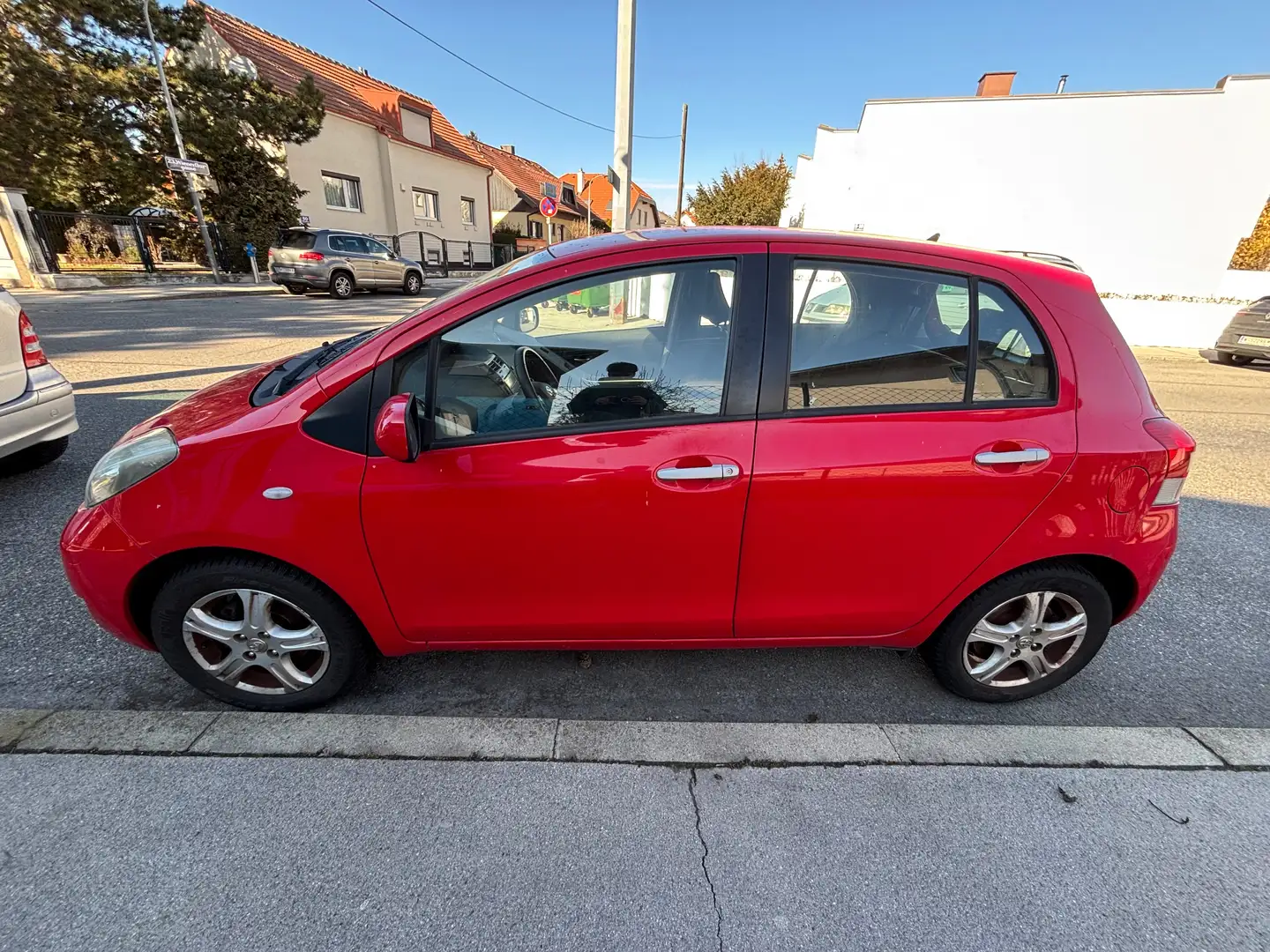 Toyota Yaris Yaris 1,0 VVT-i Sol Plus Sol Plus Rot - 2