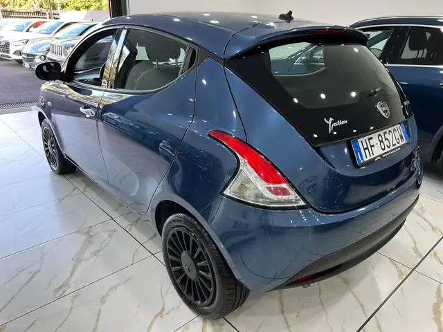 Lancia Ypsilon view 4