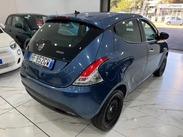 Lancia Ypsilon view 6