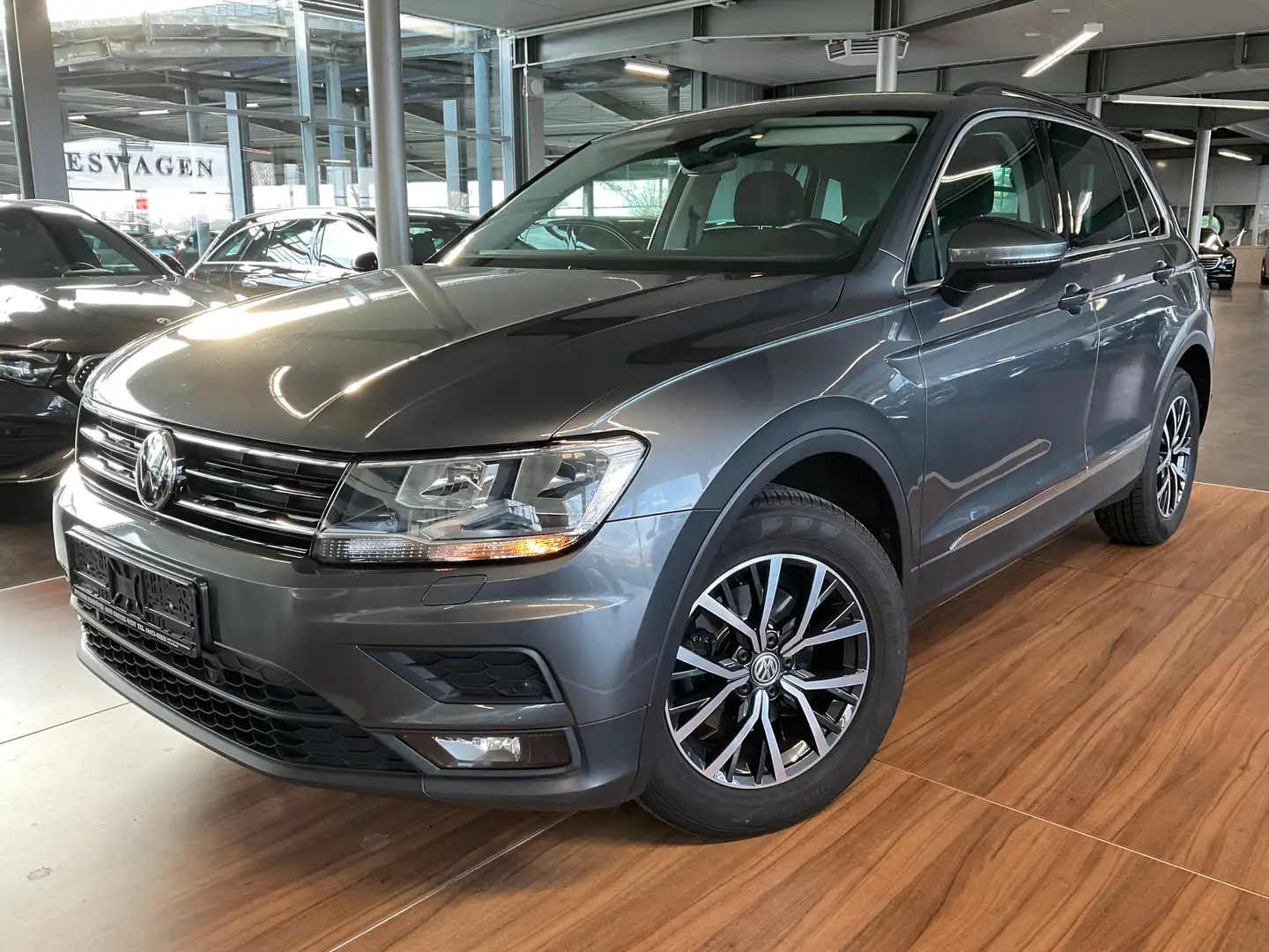Volkswagen Tiguan Tiguan 2.0 TDI Comfortline NAVI/SPUR/FLA/ACC Grau - 1
