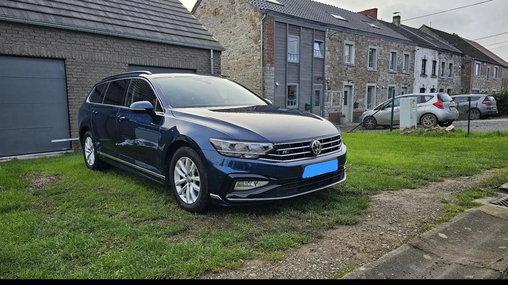 Volkswagen Passat Variant SW 1.6 TDi SCR Elegance DSG Bleu - 2