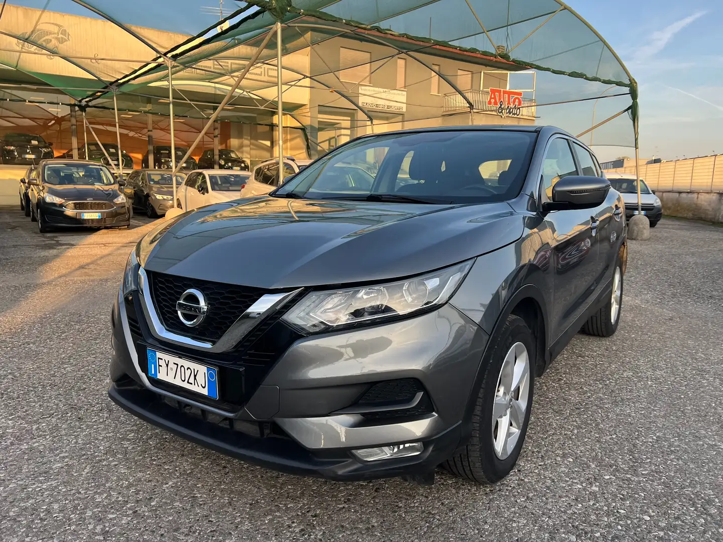 Nissan Qashqai 1.5 dci Business 115cv Gris - 1