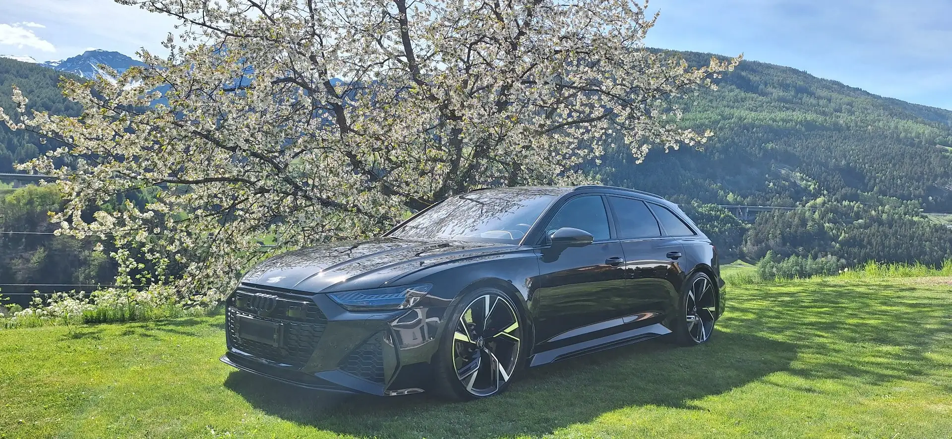 Audi RS6 Avant 4,0 TFSI quattro MHEV S-tronic Schwarz - 1