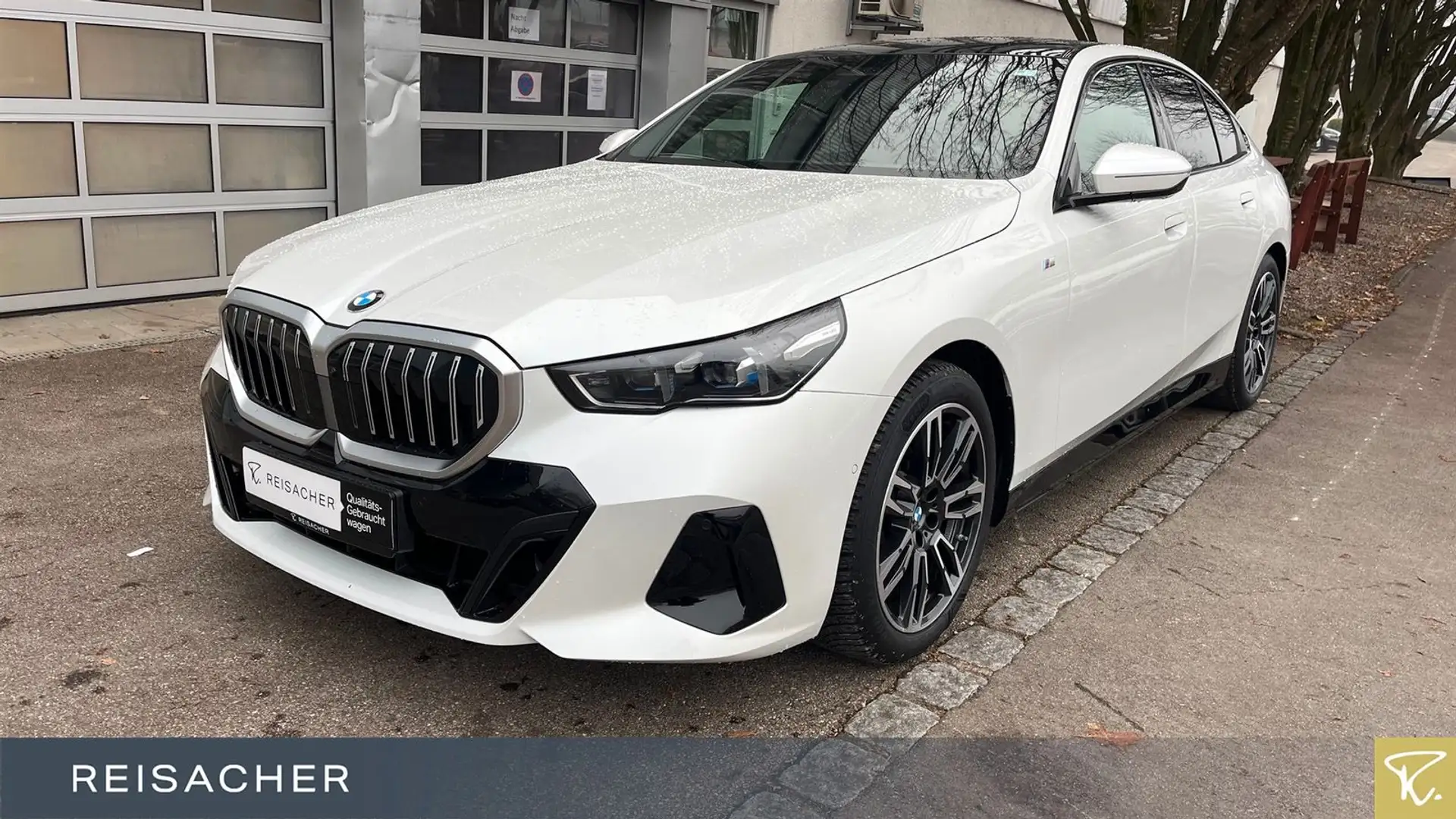 BMW 520 i A Lim M-Sport,Pano,AHK,360°,Sitzbelü,Pano Blanc - 1
