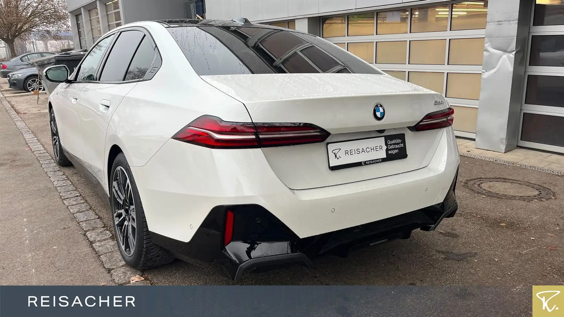 BMW 520 i A Lim M-Sport,Pano,AHK,360°,Sitzbelü,Pano Blanc - 2