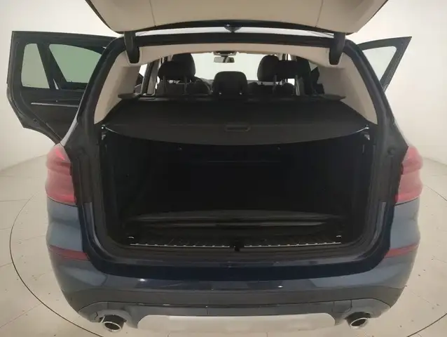 BMW X3 view 11
