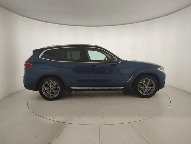 BMW X3 view 5
