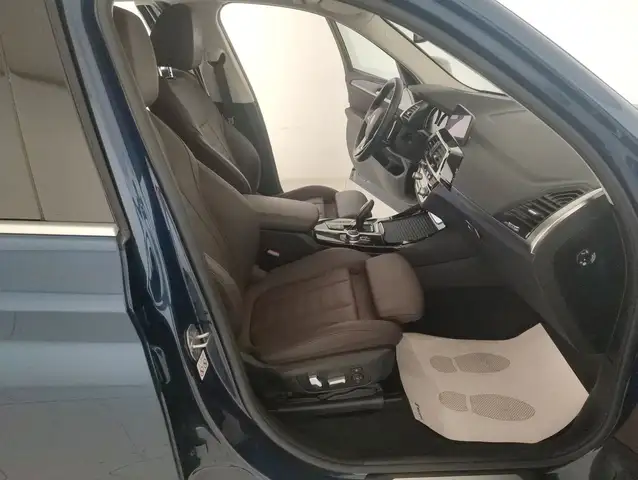 BMW X3 view 10
