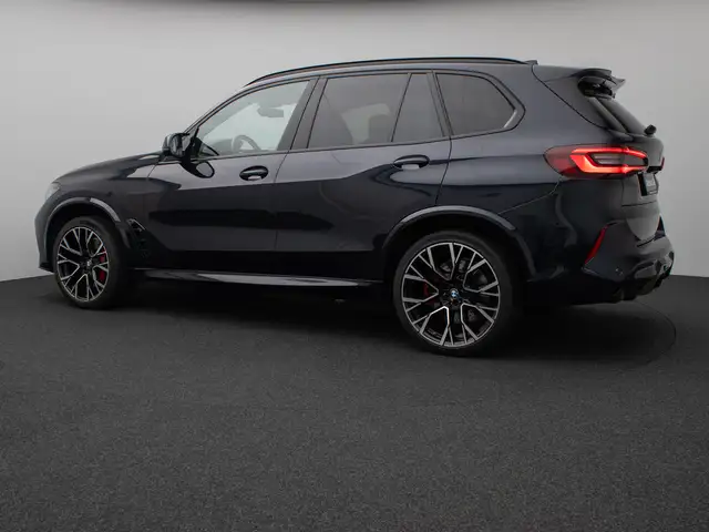 BMW X5 M view 10