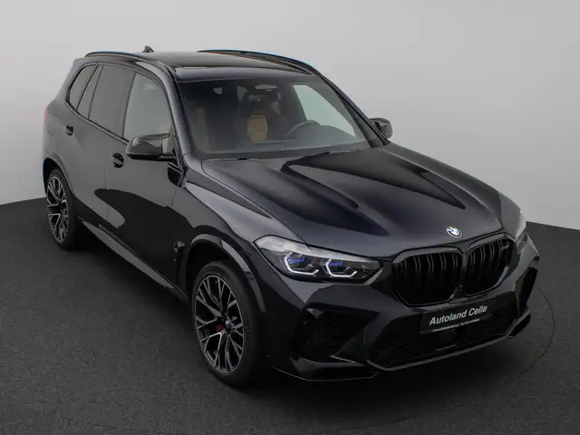 BMW X5 M view 3
