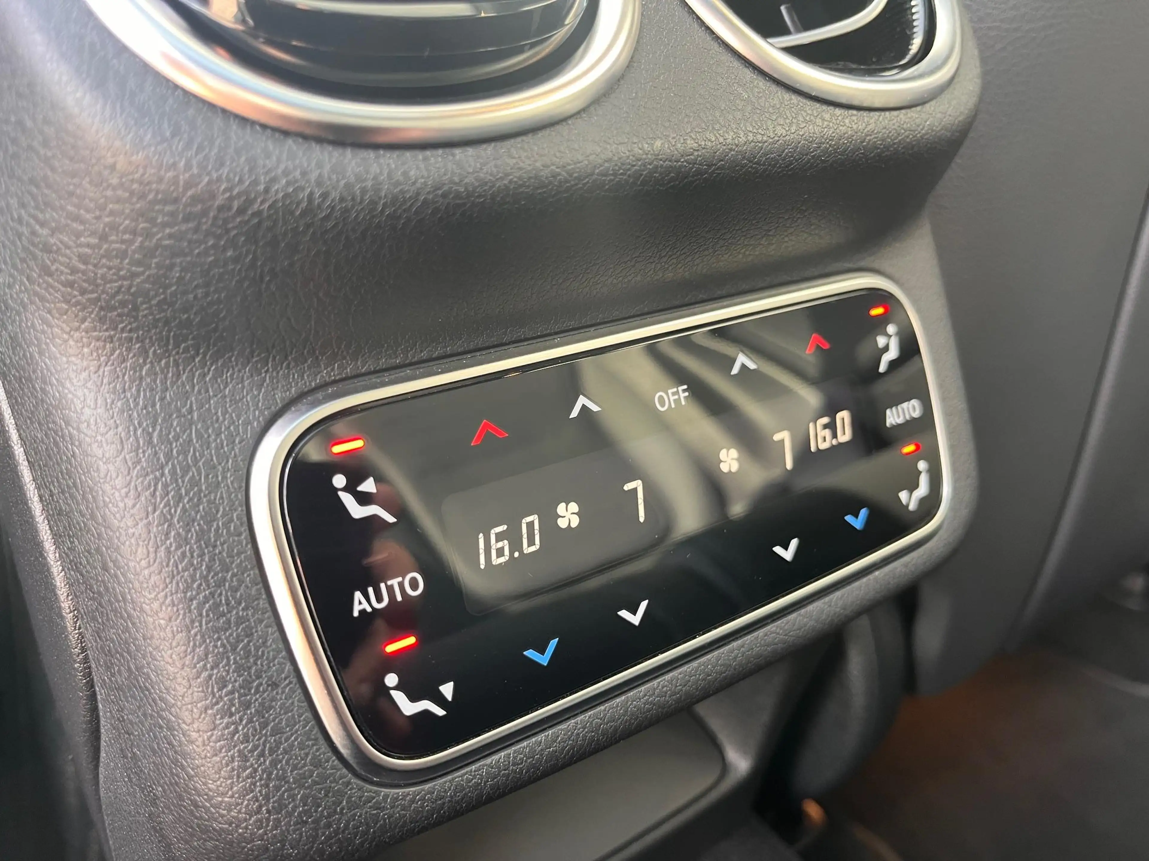 Mercedes-Benz GLC 200 4MATIC AMG/Pano/Burm/HU — photo 13