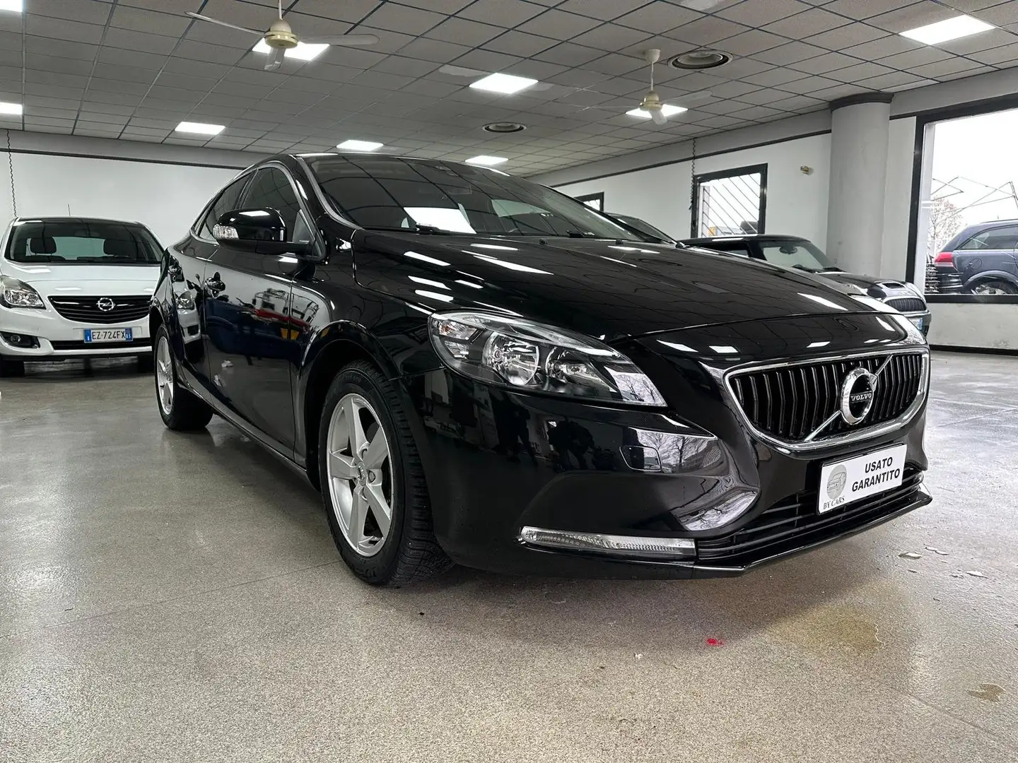 Volvo V40 V40 II 2.0 d2 Momentum my17 Nero - 1