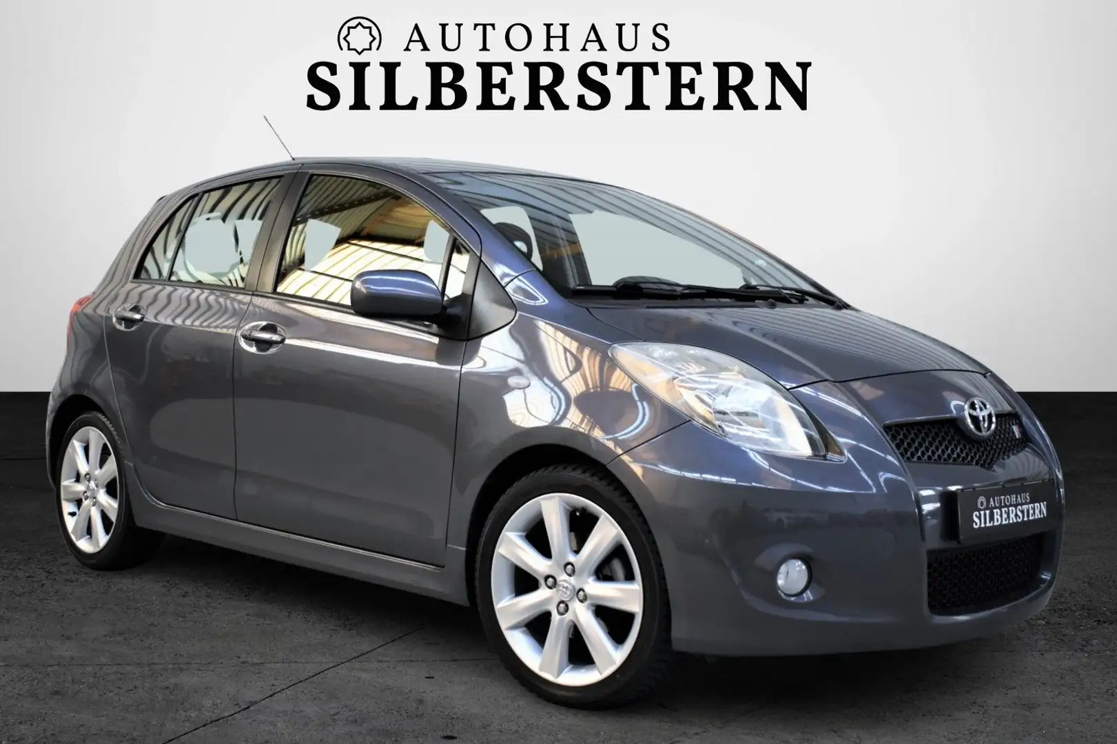 Toyota Yaris 1,8-l-Dual-VVT-i TS+Klima+Toyota Sport Grijs - 1