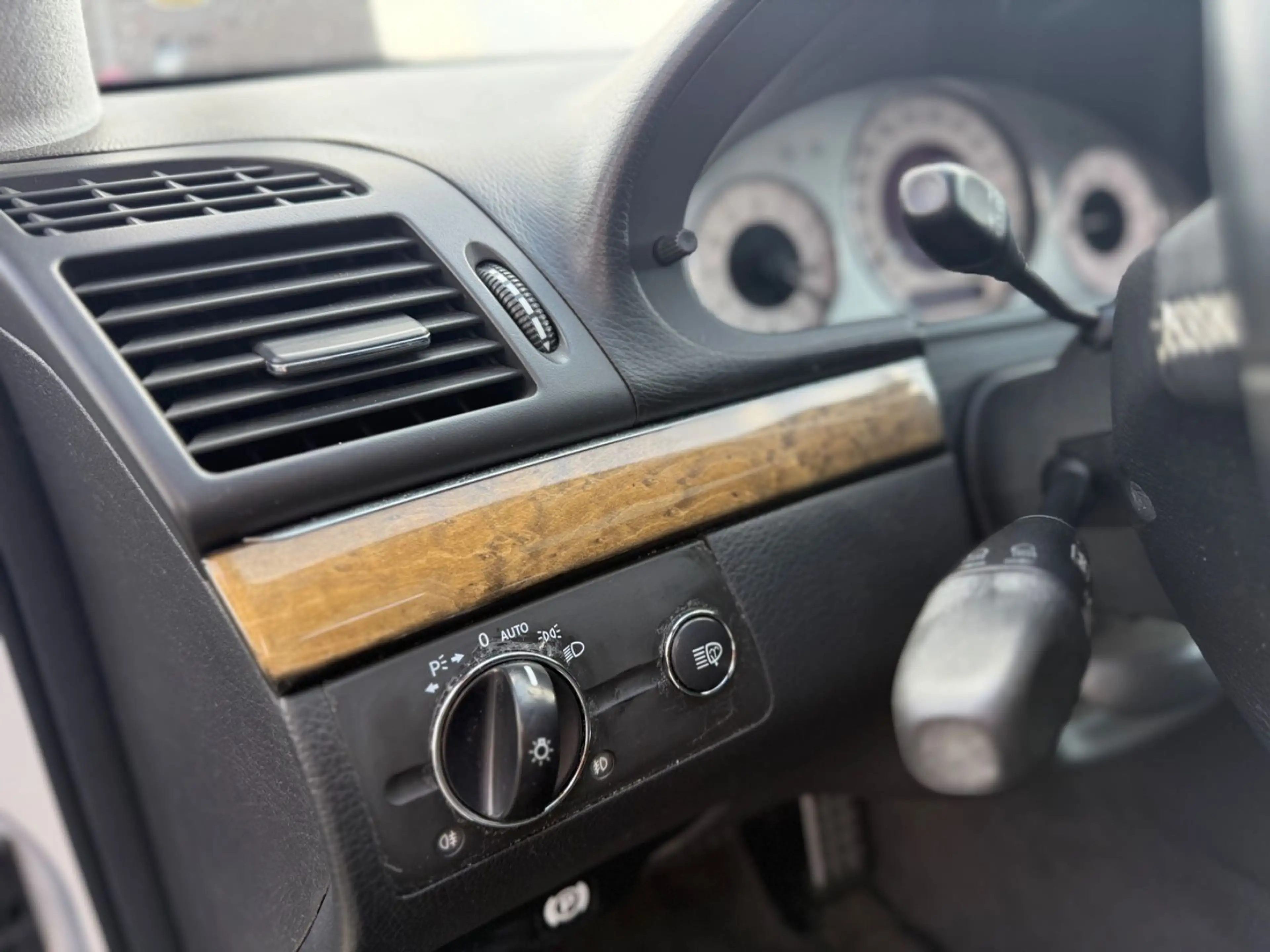 Mercedes-Benz E 350 AMG STYLING GLASDACH-SHZG-NAVI-XENON-LEDER — photo 18