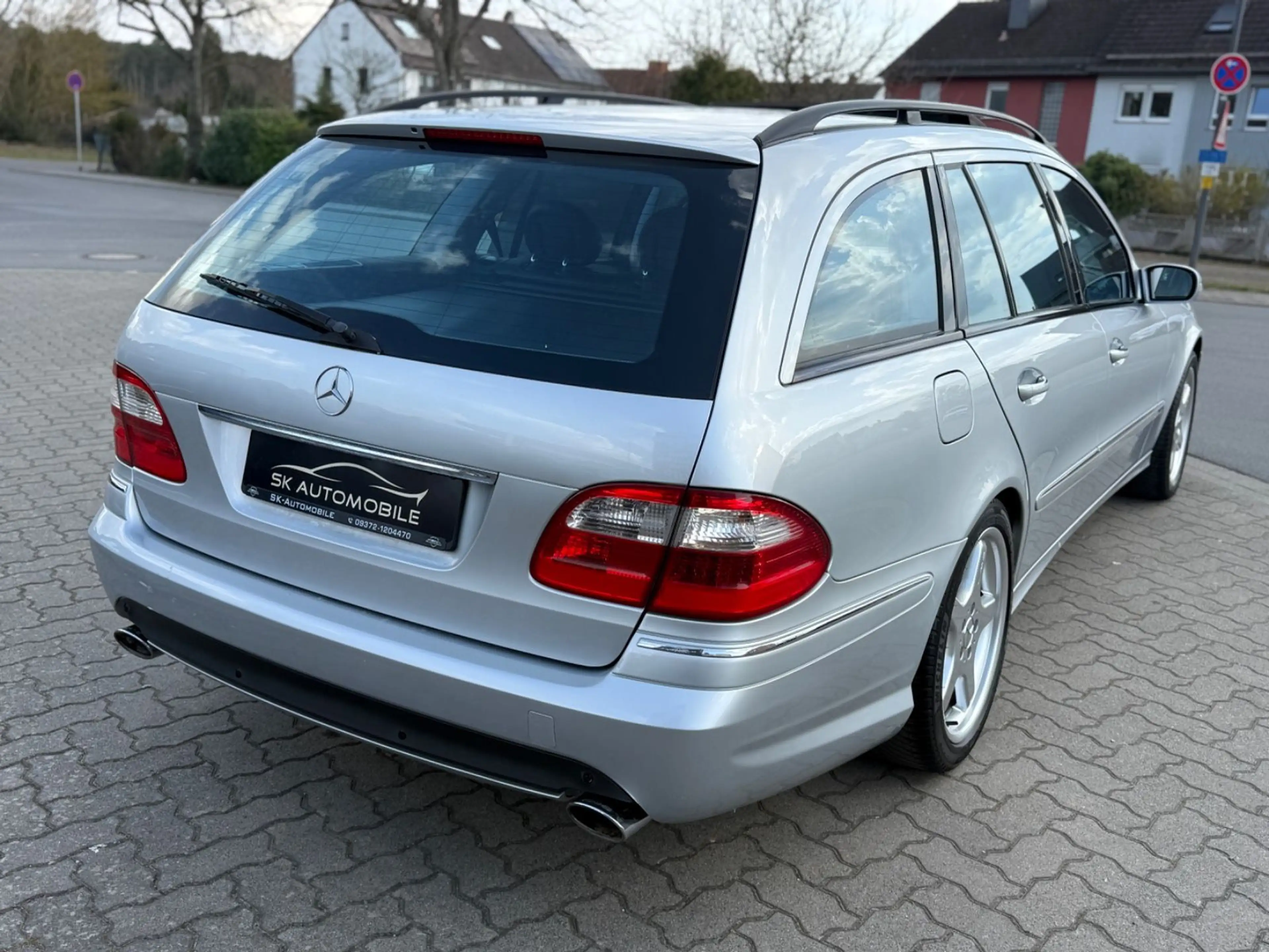 Mercedes-Benz E 350 AMG STYLING GLASDACH-SHZG-NAVI-XENON-LEDER — photo 5