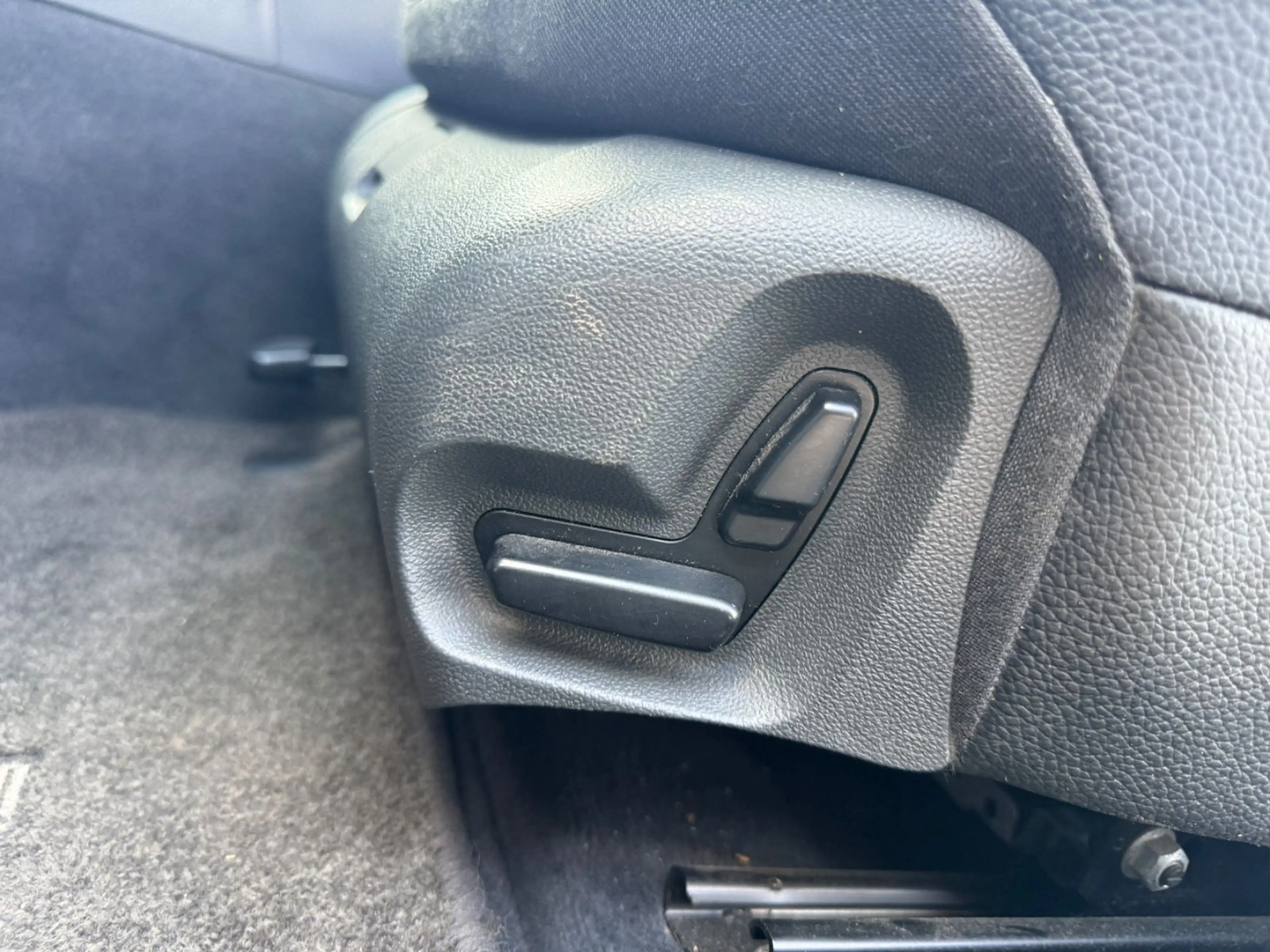 Mercedes-Benz E 350 AMG STYLING GLASDACH-SHZG-NAVI-XENON-LEDER — photo 10