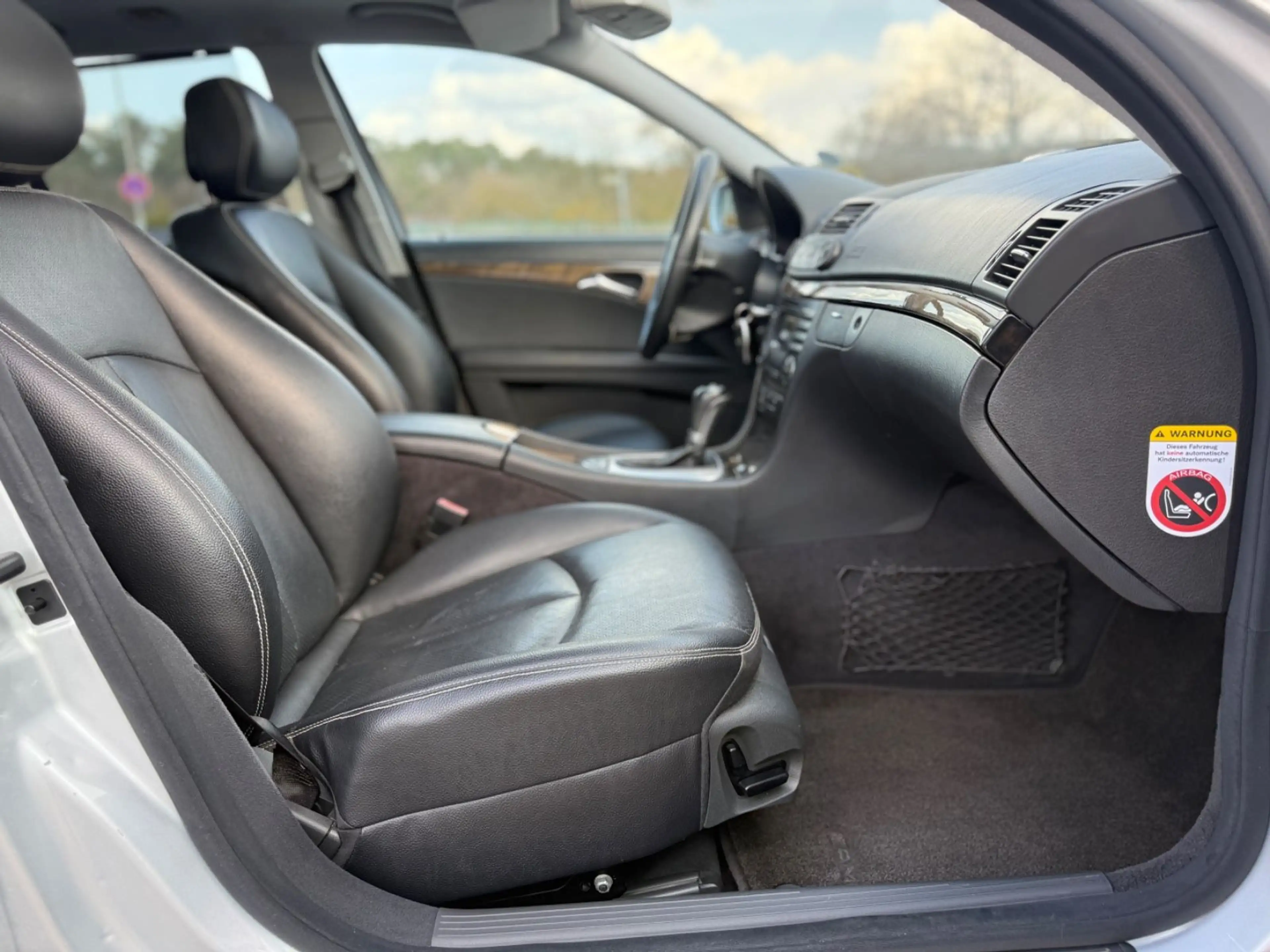 Mercedes-Benz E 350 AMG STYLING GLASDACH-SHZG-NAVI-XENON-LEDER — photo 14