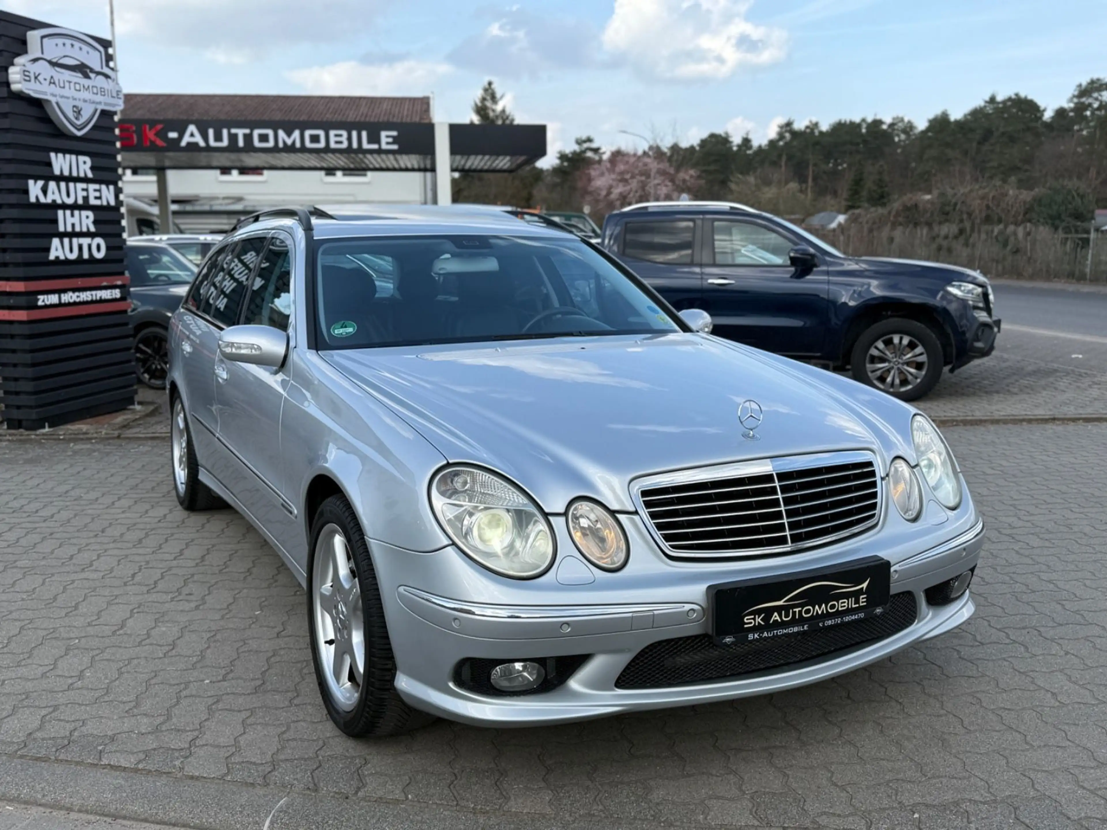 Mercedes-Benz E 350 AMG STYLING GLASDACH-SHZG-NAVI-XENON-LEDER
