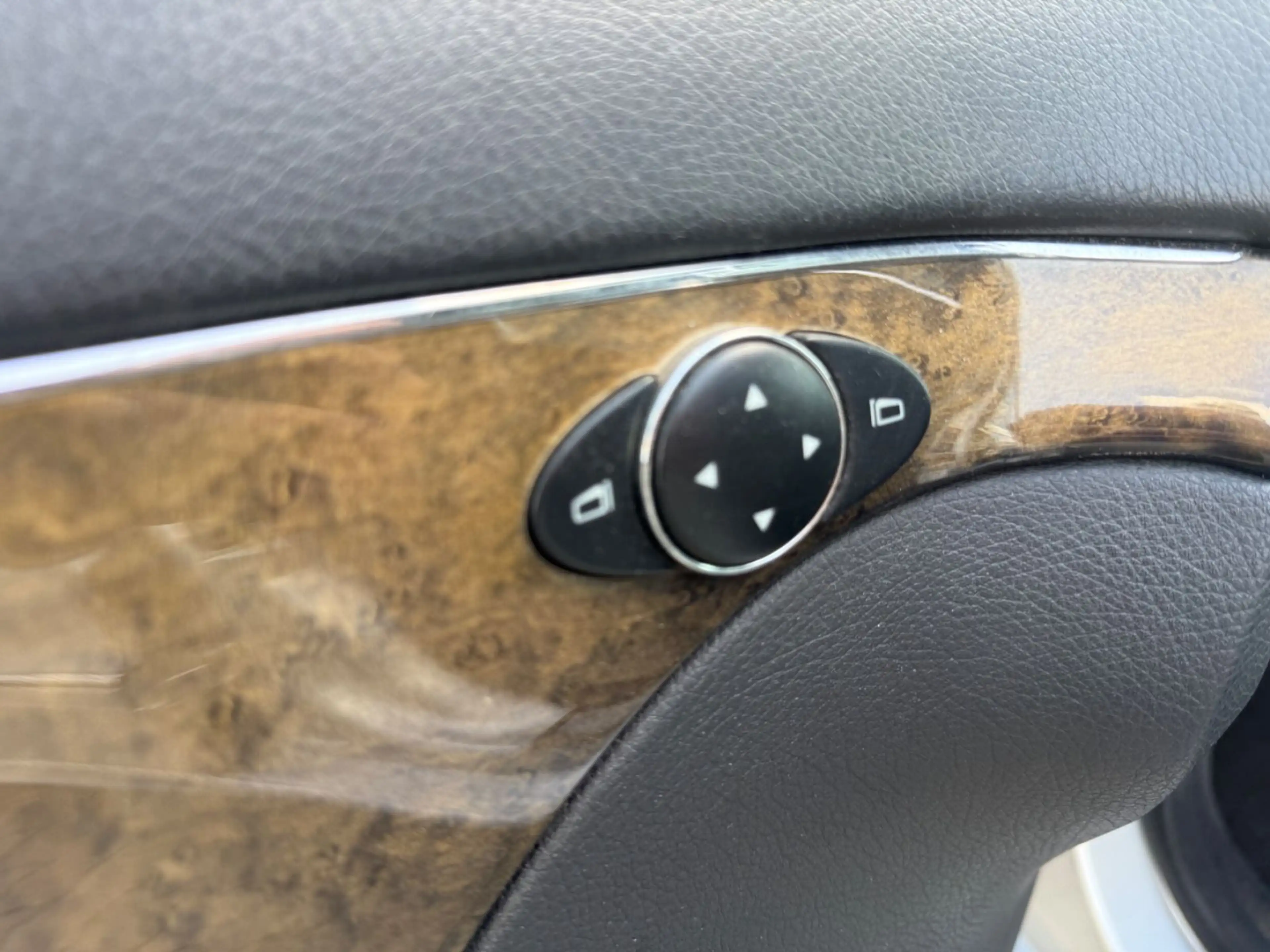 Mercedes-Benz E 350 AMG STYLING GLASDACH-SHZG-NAVI-XENON-LEDER — photo 20