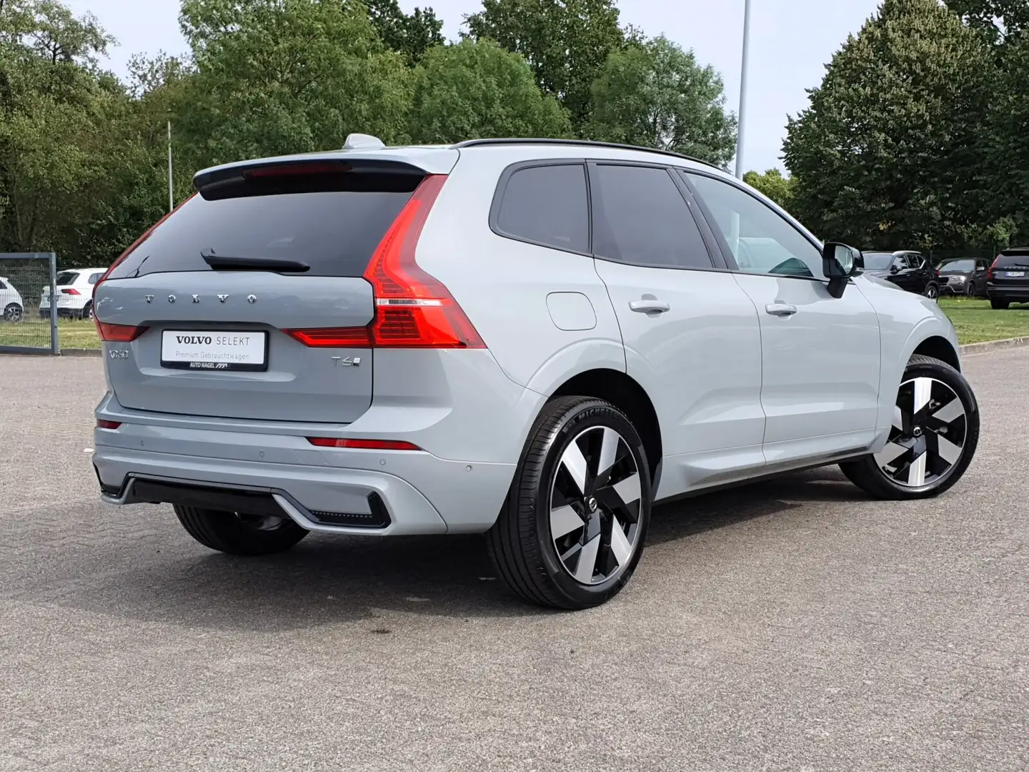 Volvo XC60 XC60 T6 AWD Plus Dark AHK|20"|PILOT| Grau - 2