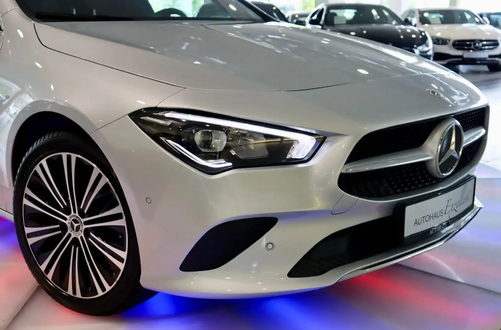 Mercedes-Benz CLA 200 *LEDER*NAVI*LED*KAMERA*SHZ Silber - 2
