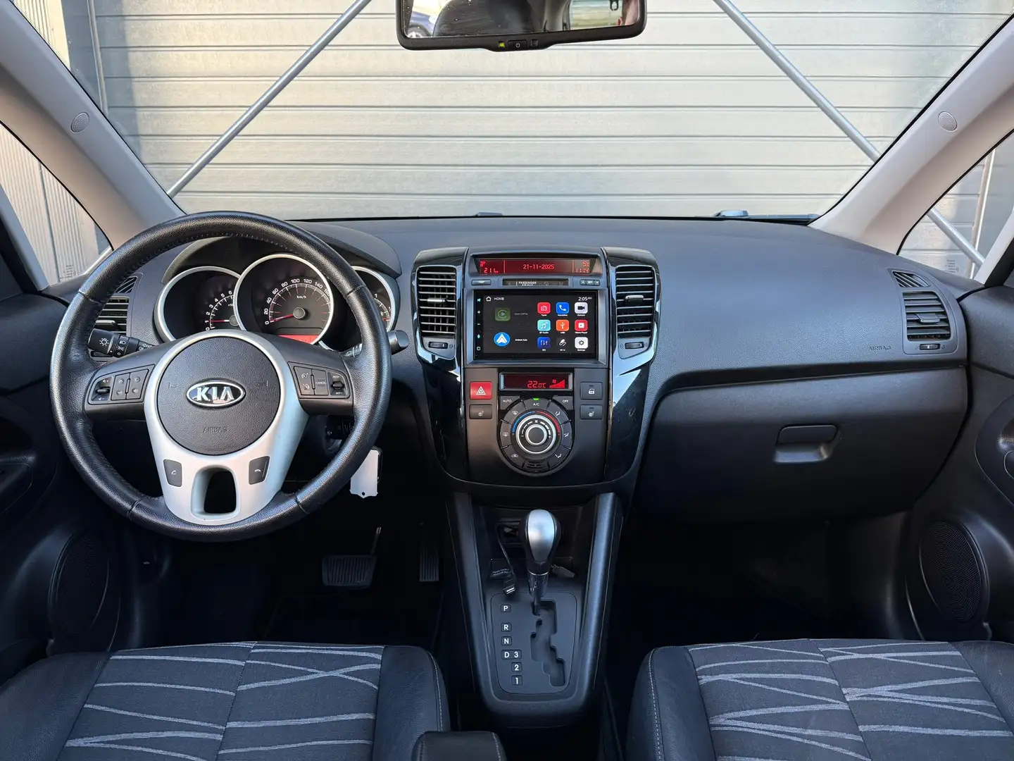Kia Venga 1.6 CVVT X-ecutive, Camera, Stoelverw., Carplay!, Gris - 2