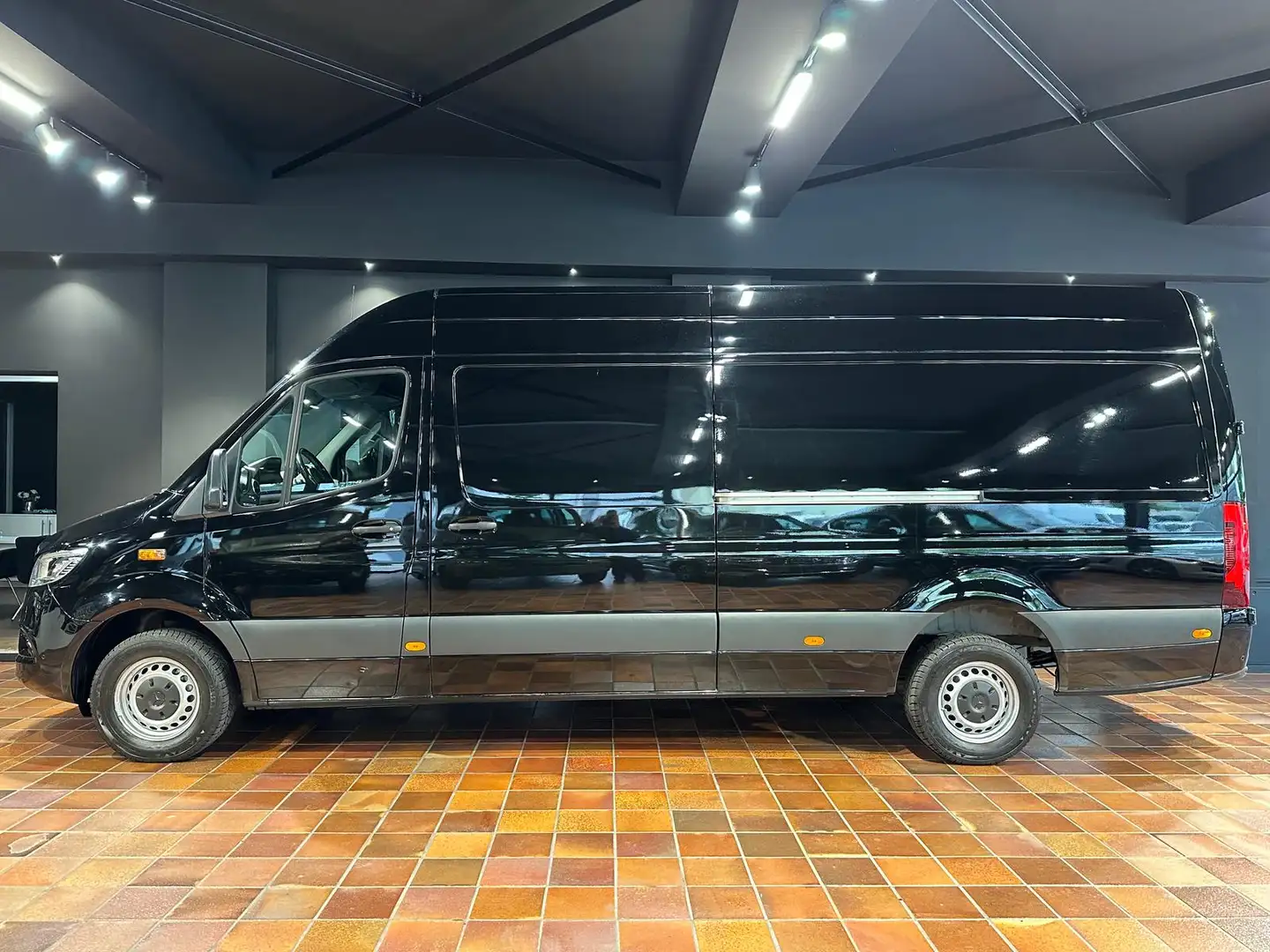 Mercedes-Benz Sprinter 319 MAXI L3H2 2X SCHIEBETÜR DISTRONIC 360° MBUX-10 Schwarz - 2