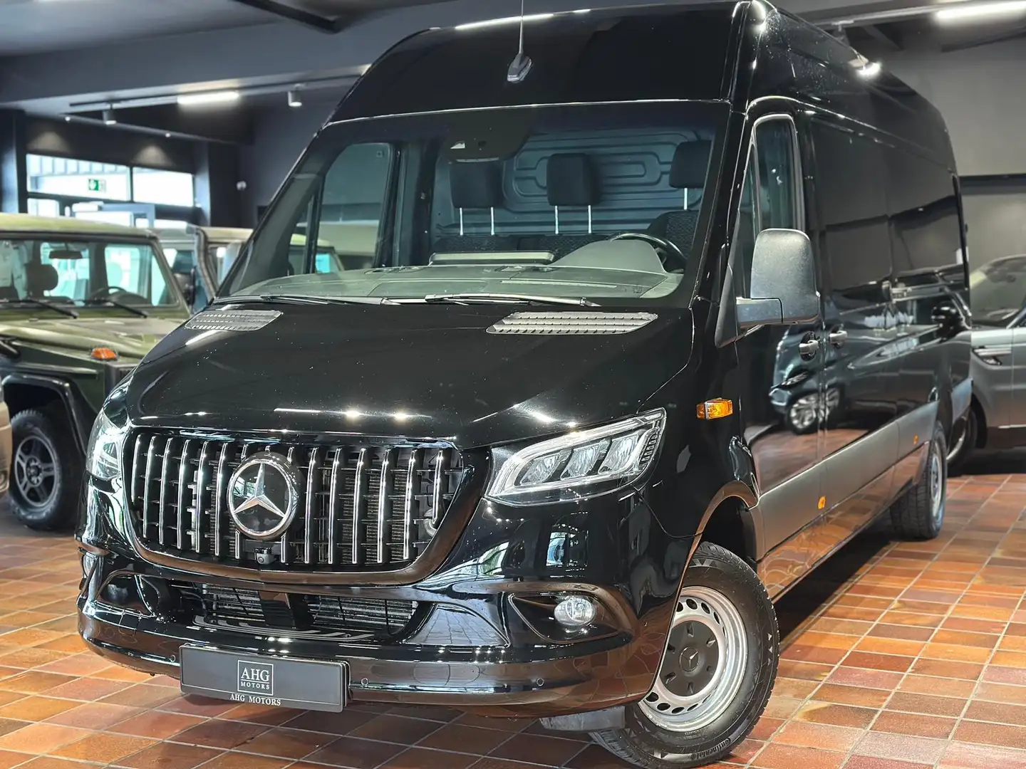 Mercedes-Benz Sprinter 319 MAXI L3H2 2X SCHIEBETÜR DISTRONIC 360° MBUX-10 Schwarz - 1