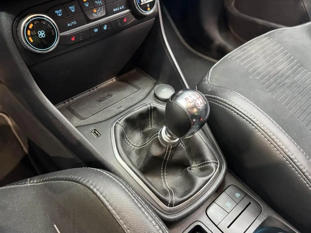 Ford Fiesta ST — photo 12