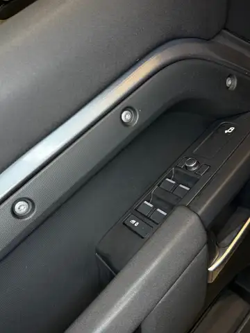 Land Rover Defender view 9