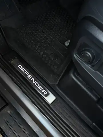 Land Rover Defender view 10