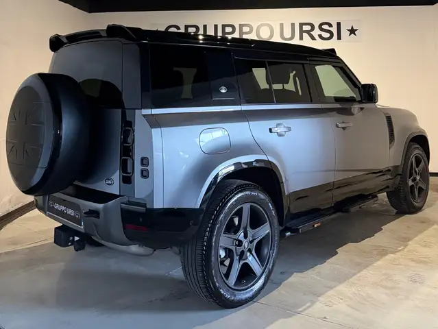 Land Rover Defender view 4