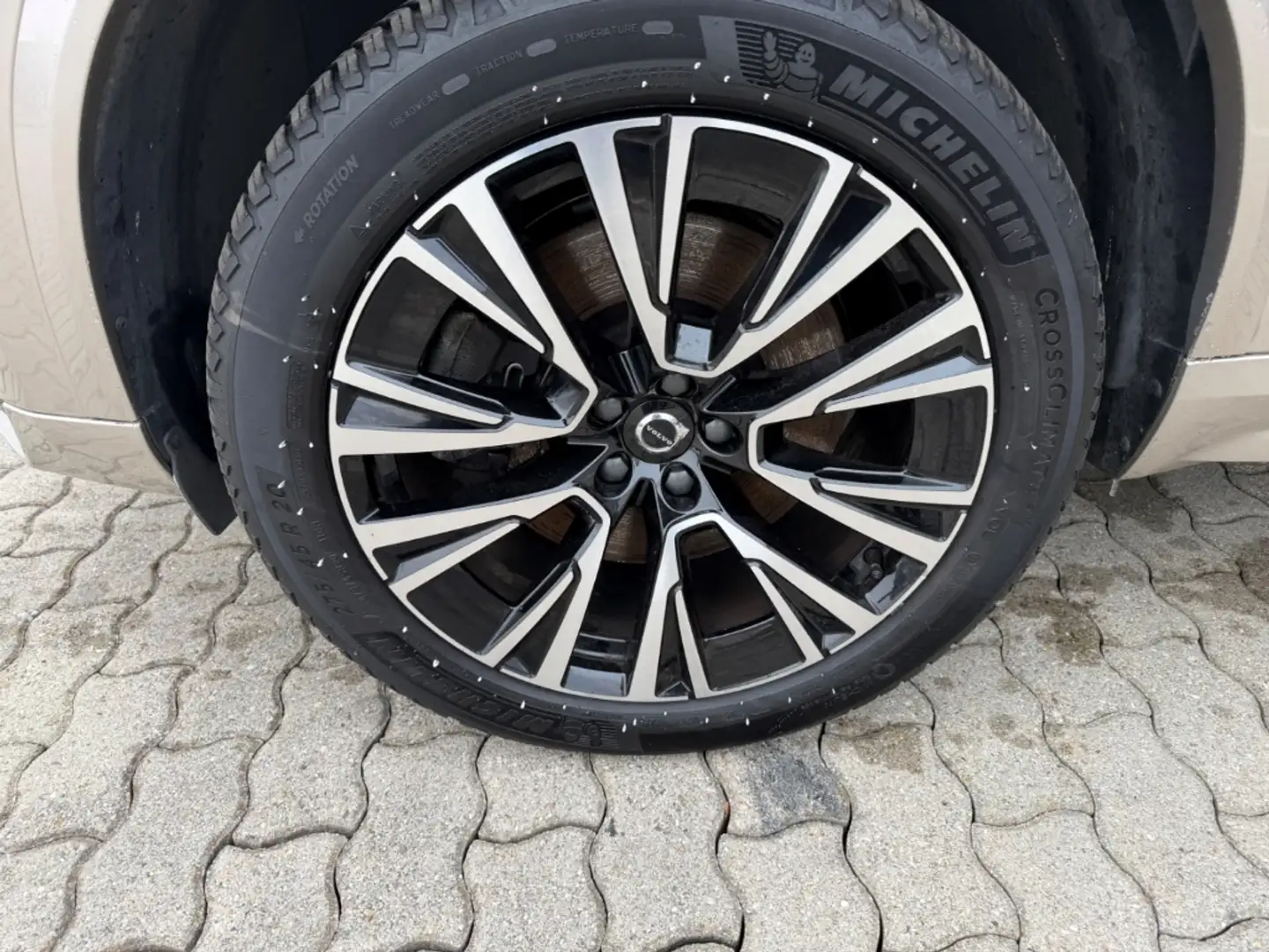 Volvo XC90 Ultimate Dark Recharge Plug-In Hybrid AWD 7-Sitzer Beige - 2