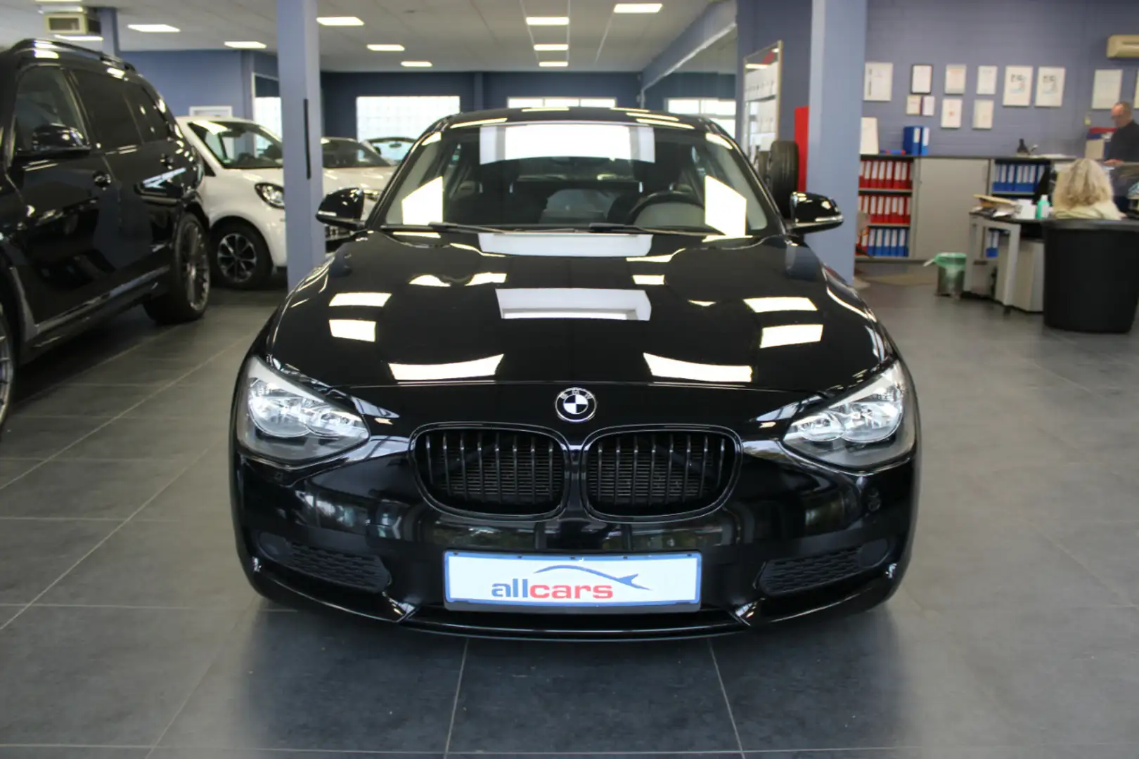 BMW 114 114i Advantage Plus - SHZ - PDC - Noir - 2