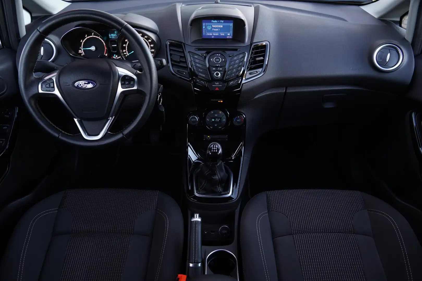 Ford Fiesta 1.0 EcoBoost Titanium ✅Clima✅Cruise✅Navi✅Rijklaar Gris - 2
