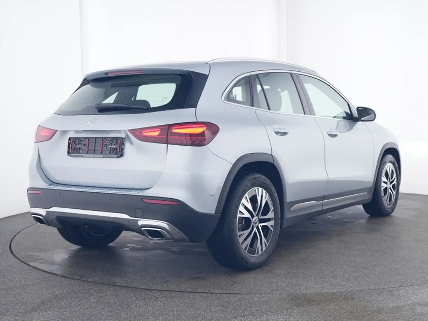 Mercedes-Benz GLA 200 Progressive Line Advanced*PTS*SpurH*LED* Argento - 2