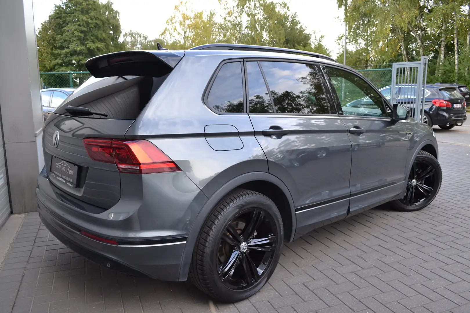 Volkswagen Tiguan Tiguan 1.5 TSI DSG R-Line * PANO * LEDER * 360° Gris - 2