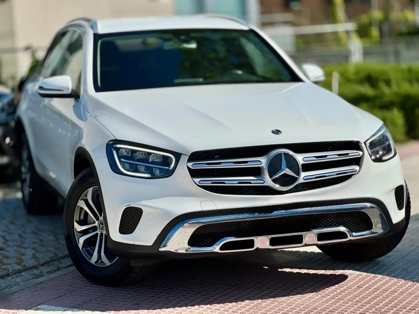 Mercedes-Benz GLC 200 4Matic 9G-Tronic Biały - 2