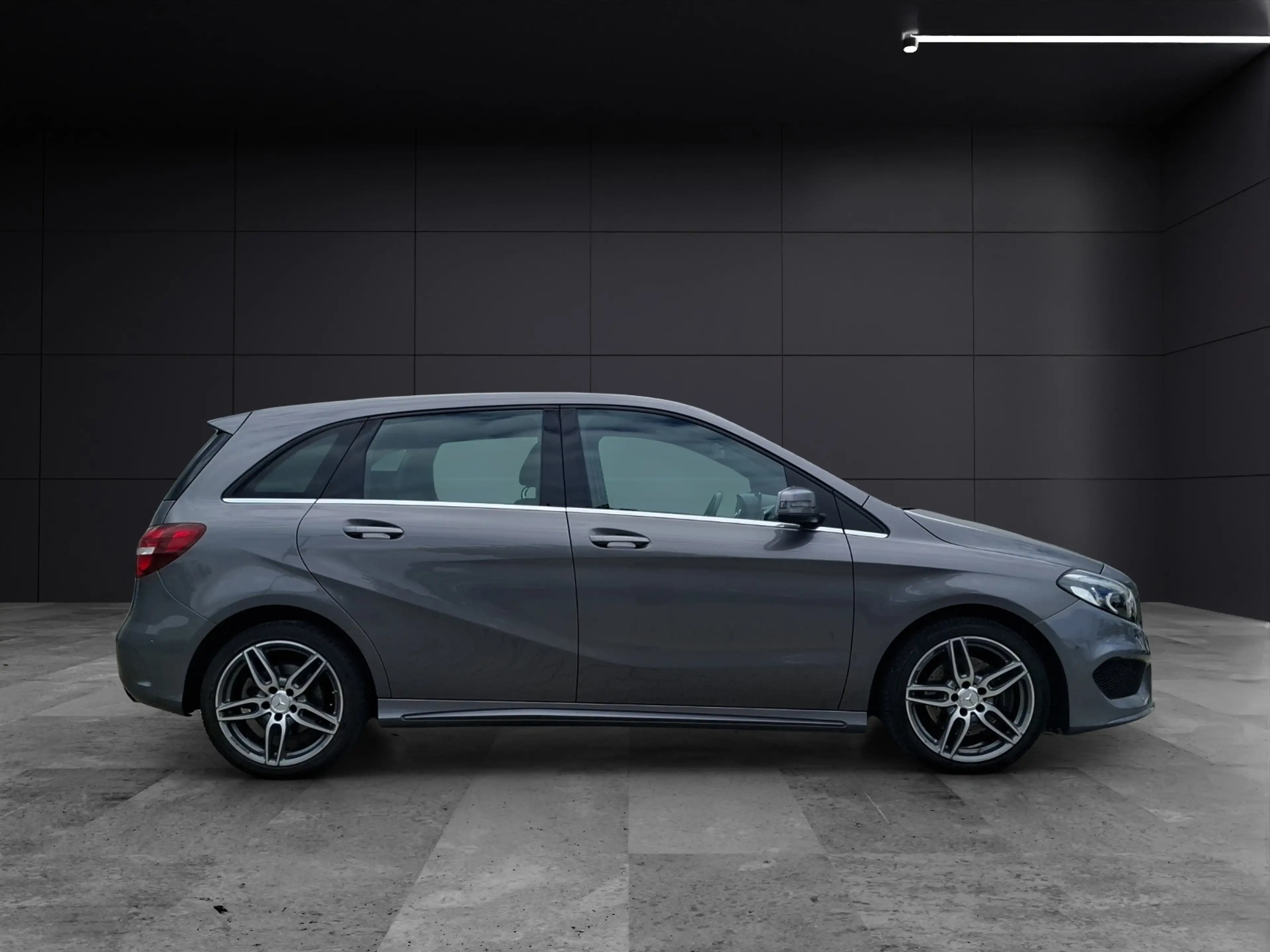 Mercedes-Benz B 220 AMG-Line 4Matic LED Navi SHZ GRA 18" — photo 6