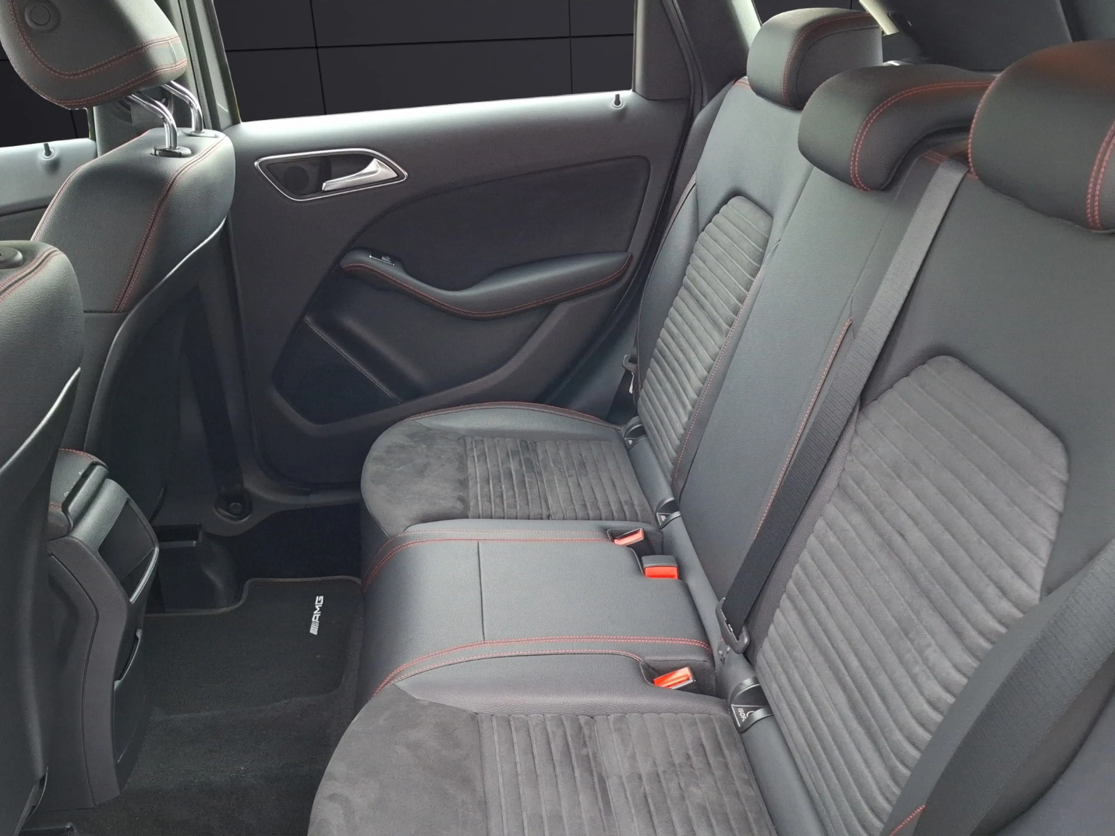 Mercedes-Benz B 220 AMG-Line 4Matic LED Navi SHZ GRA 18" — photo 11