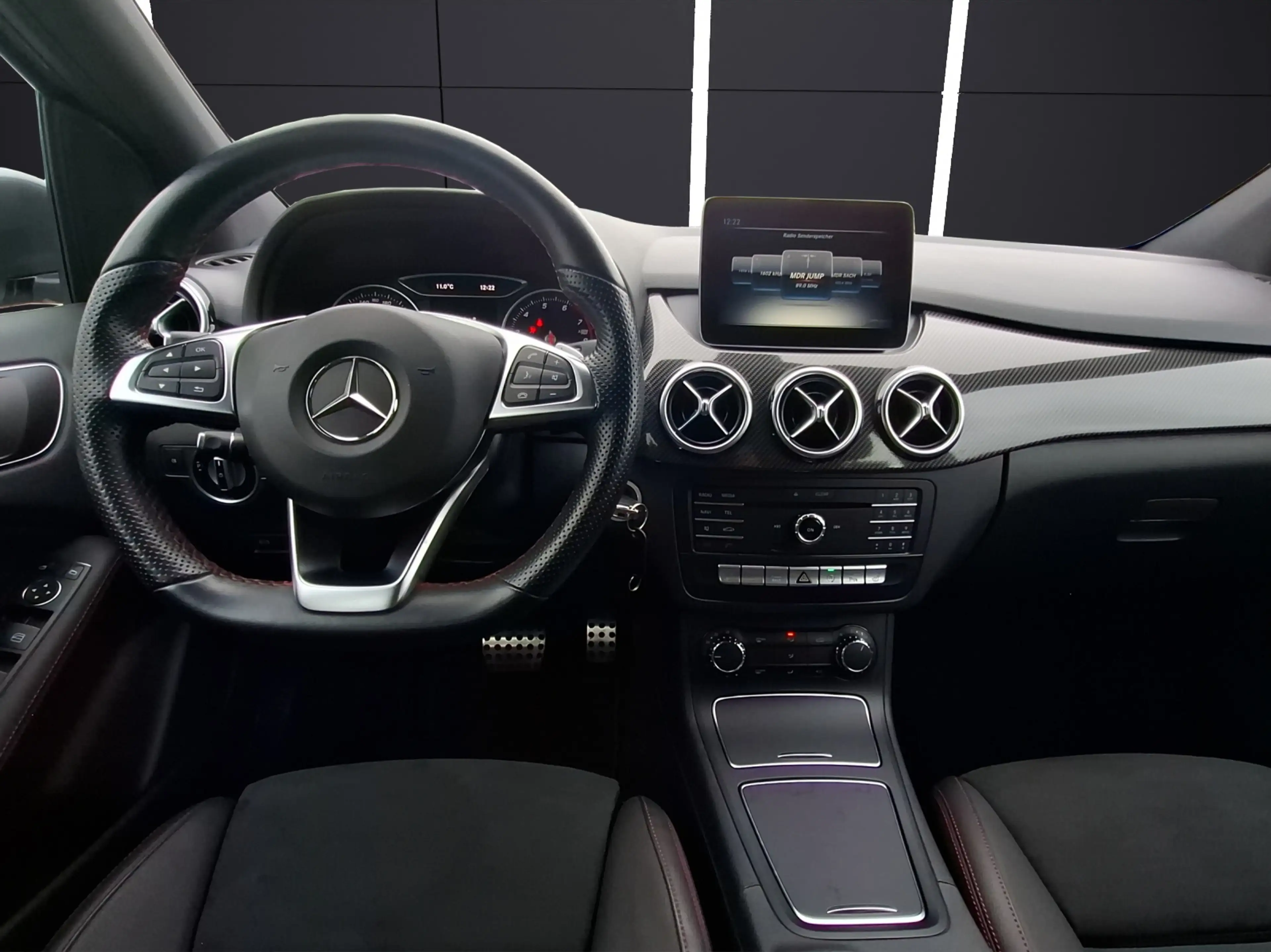 Mercedes-Benz B 220 AMG-Line 4Matic LED Navi SHZ GRA 18" — photo 14