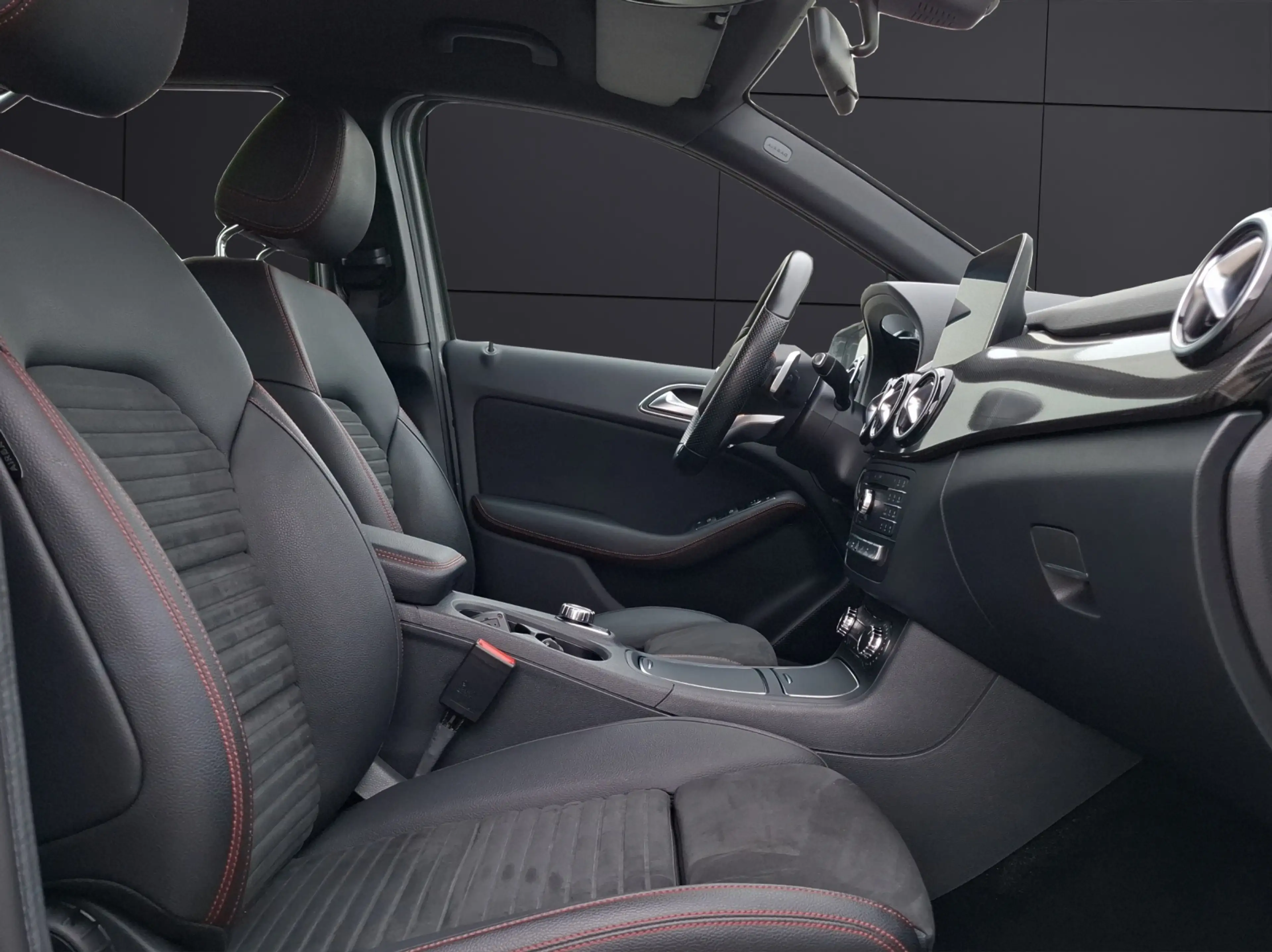 Mercedes-Benz B 220 AMG-Line 4Matic LED Navi SHZ GRA 18" — photo 12